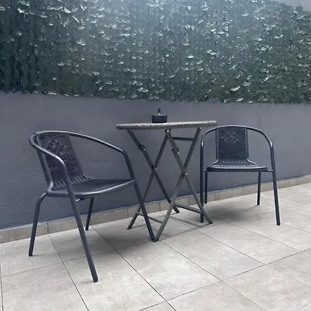 Quiet Close To The Center And Metro Stop Appartement *